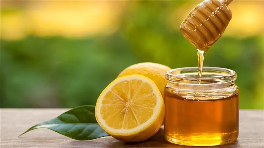 uống nước chanh mật ong vào mỗi buổi sáng thanh lọc cơ thể