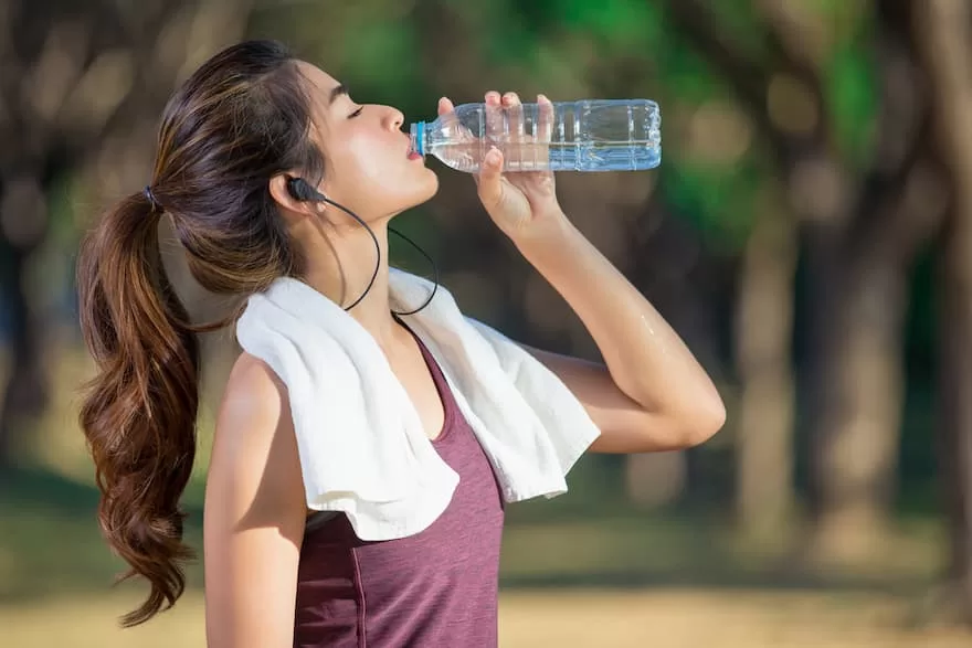 uống nước góp phần thúc đẩy quá trình tiêu hao năng lượng