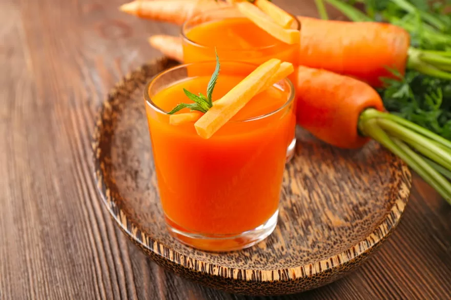 thức khuya nên uống nước ép cà rốt