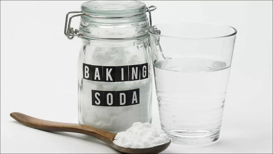 cho Baking Soda vào nước giúp làm mềm nước